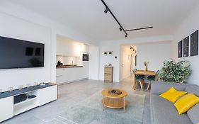 Ostend Center Luxury Top Floor Apartment With Free Parking